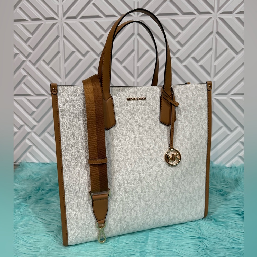 Michael Kors MAPLE Large NS Logo Tote Pale Peanut & White Signature Tote NWT - Picture 4 of 11
